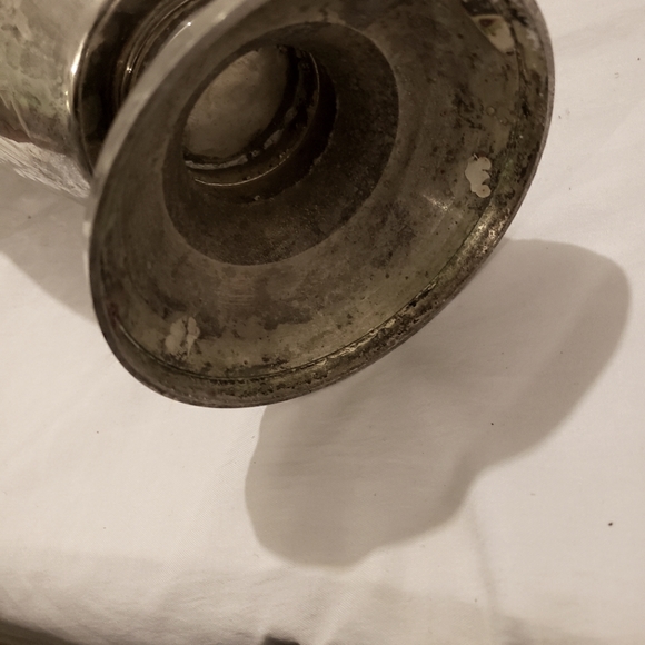 Silverplated Vase with a slight tilt. Artsy styled Laced edge vase. Rare Find. - Picture 4 of 4